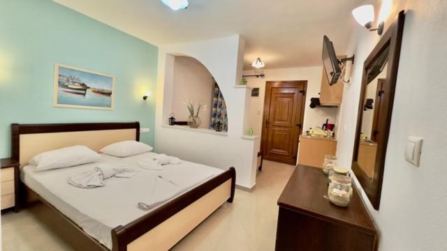 Triple Room with Garden View
